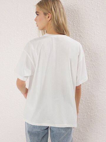 Trendyol T-Shirt in Beige