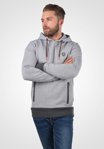 !Solid Hoodie 'Raffa' in Grau: predná strana