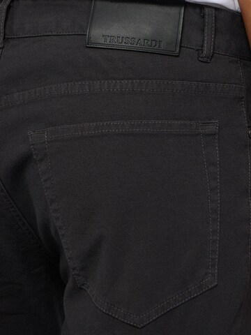 Skinny Pantalon Trussardi en gris