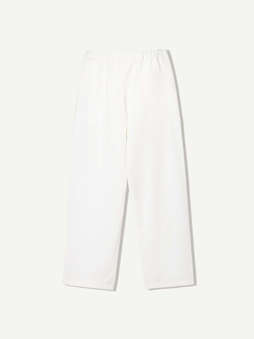 Loosefit Pantalon Bershka en blanc