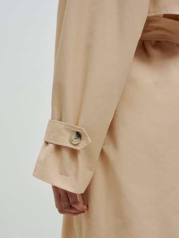 EDITED Between-Seasons Coat ' Ari' in Beige