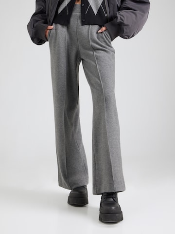 s.Oliver Wide leg Pleated Pants in Grey: front