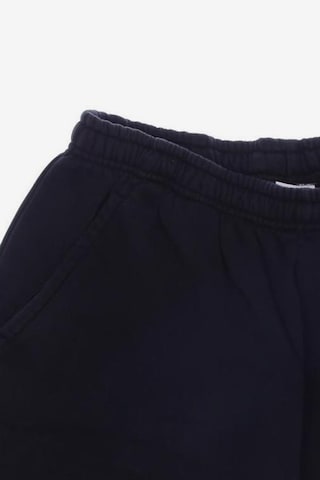 NIKE Shorts 33 in Schwarz