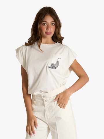 T-shirt AKEP en blanc : devant