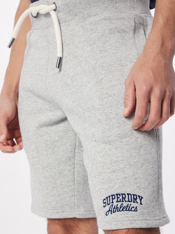 Superdry Regular Broek in Grijs