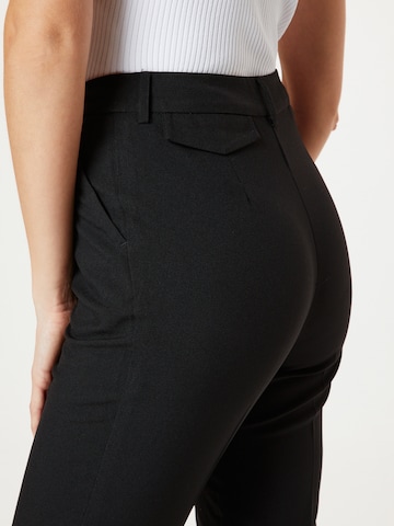 TOPSHOP Slimfit Bandplooibroek in Zwart