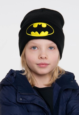 LOGOSHIRT Beanie in Black: front