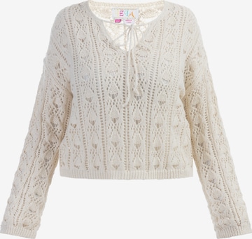 IZIA Sweater in White: front