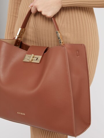 GUESS Handtasche 'Monia' in Braun