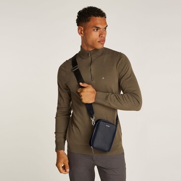 Calvin Klein Crossbody Bag in Black: front