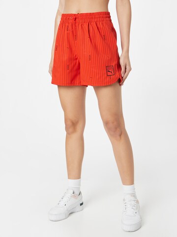 PUMA Loosefit Sportbroek in Rood: voorkant