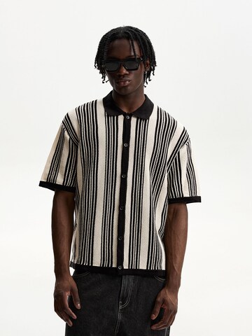 Bershka Comfort fit Button Up Shirt in White: front