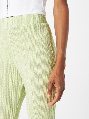 évasé Pantalon Monki en vert