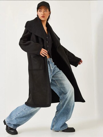 Cappotto di mezza stagione di Bianco Lucci in nero