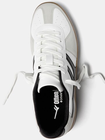 Pull&Bear Sneaker in Weiß