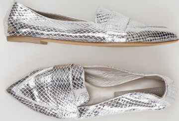 AGL Attilio Giusti Leombruni Flats & Loafers in 39 in Silver: front
