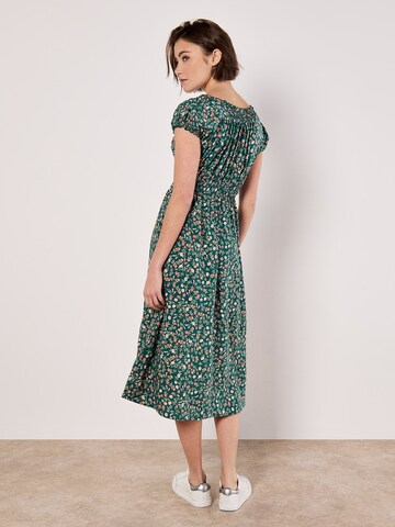 Apricot Kleid in Grün