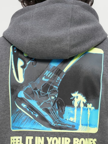 Nike Sportswear Sweatshirt 'CLUB' i grå