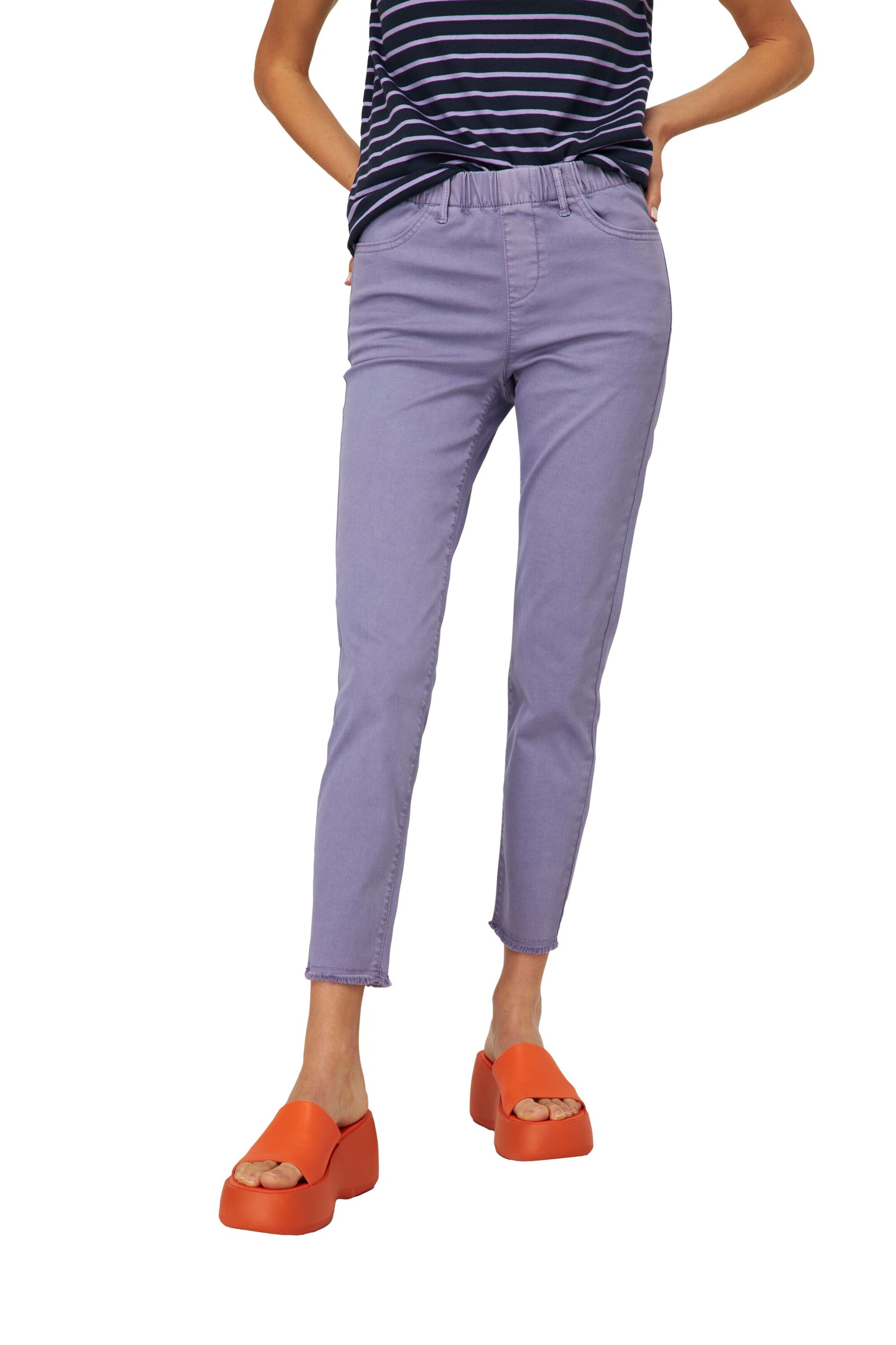 LAURASØN Slim fit Trousers in Purple: front