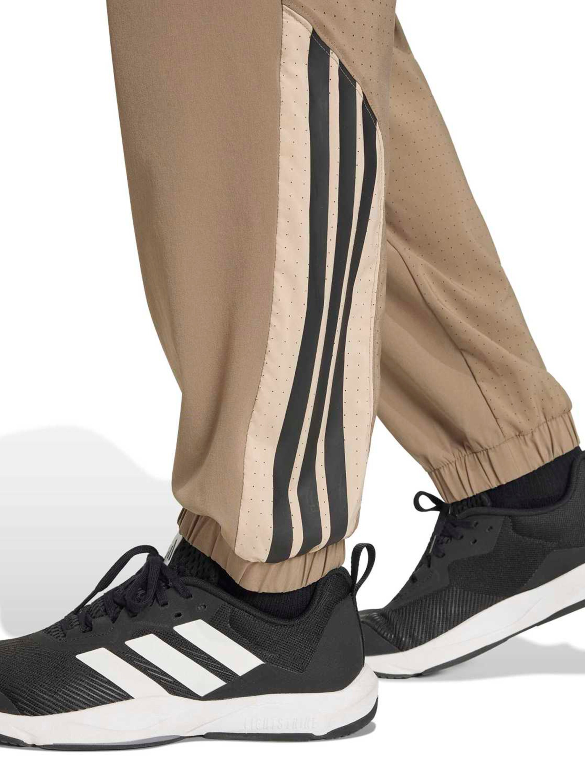 regular Pantaloni sportivi 'Essentials' di ADIDAS PERFORMANCE in verde