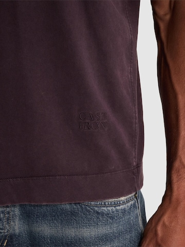CAST IRON - Camiseta 'T-shirt with garment-dye wash and off-placed branding' en lila