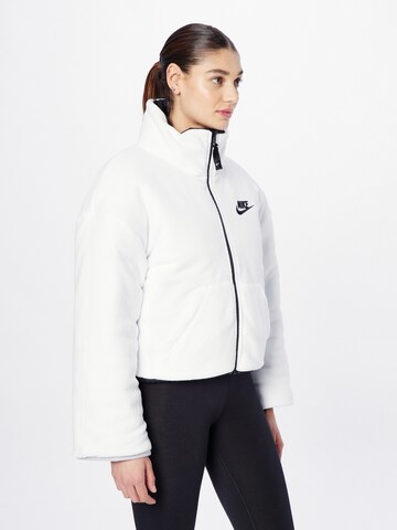 Nike Sportswear - Chaqueta de invierno en negro: frente