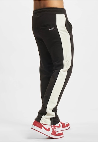 ROCAWEAR Regular Trousers in Black