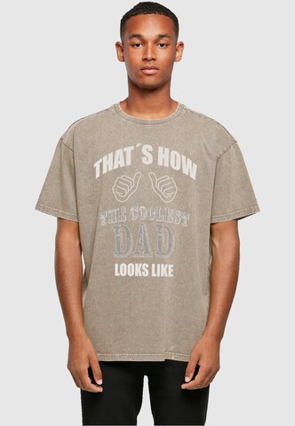 T-Shirt 'Coolest Dad' Merchcode en marron : devant