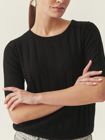 TATUUM Pusero värissä musta