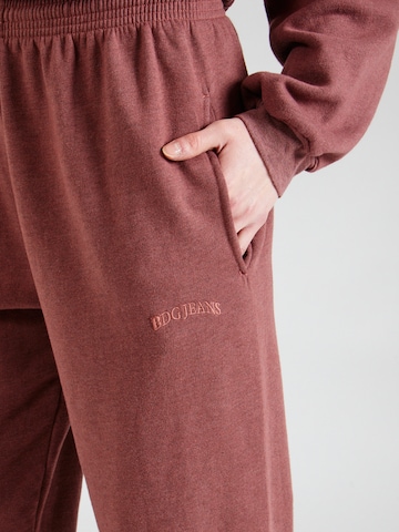 BDG Urban Outfitters - Tapered Pantalón en rojo