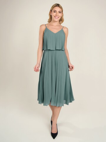 APART Cocktail Dress in Green: front