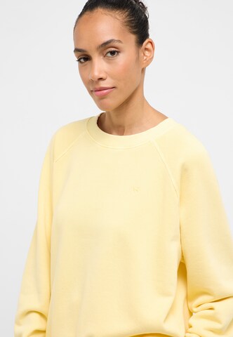 MUSTANG Sweatshirt 'Style Mala' in Gelb