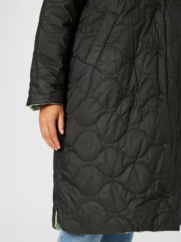 Vero Moda Curve Between-Seasons Coat 'ESTHER' in Green