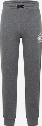 Tapered Pantaloni sportivi di La Martina in grigio: frontale