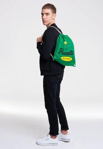 LOGOSHIRT Sportbeutel 'Peanuts - Woodstock Records' in Grün: Vorderseite