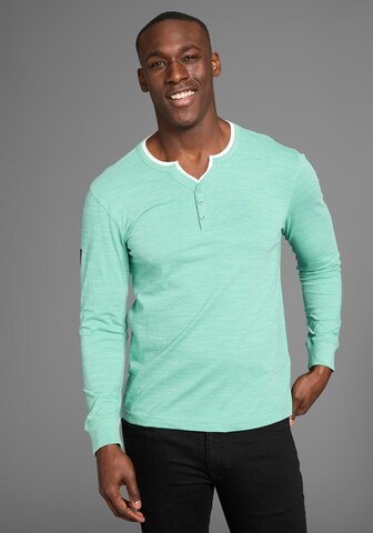 DELMAO Shirt in Grün: Vorderseite