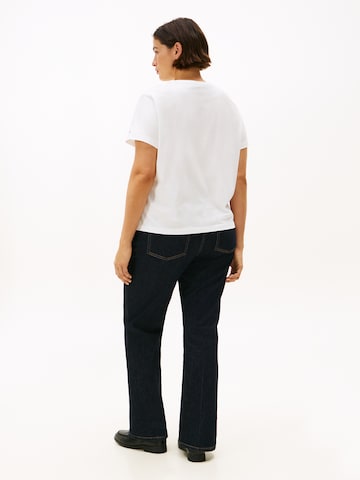 Tommy Hilfiger Curve Футболка 'CLASSIC' в Белый