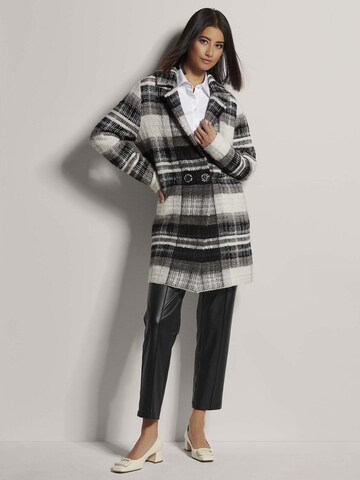 MADELEINE Gebreid vest in Wit: voorkant