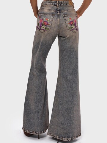 IT'S BASIC - Acampanado Vaquero 'FLARE MID RISE JEANS' en azul