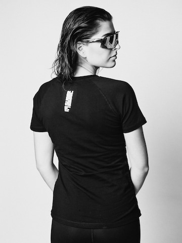 Maglietta 'AMY_' di SUPERREBEL® GEAR in nero