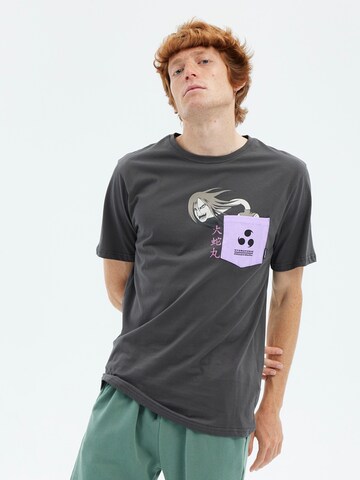 hydroponic - Camiseta 'Hydroponic x Naruto Orochimaru Graphic T-Shirt' en gris