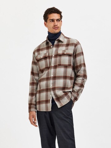 SELECTED HOMME Regular fit Button Up Shirt in Brown: front