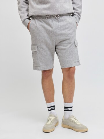 JJ Rebel Štandardný strih Kapsáče 'JREBGORM' - Sivá: predná strana