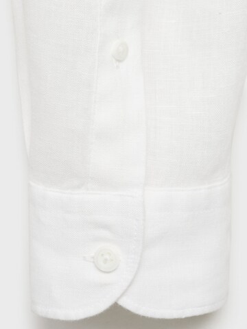 Coupe regular Chemise 'Parrot' MANGO MAN en blanc