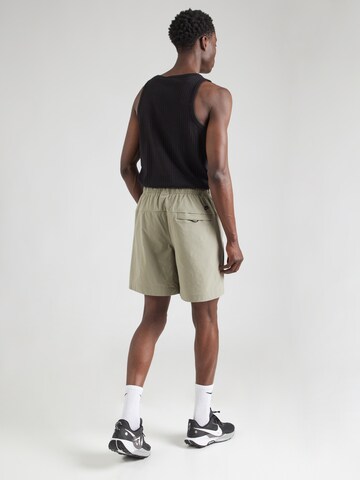 Nike Sportswear Regular Панталон в зелено
