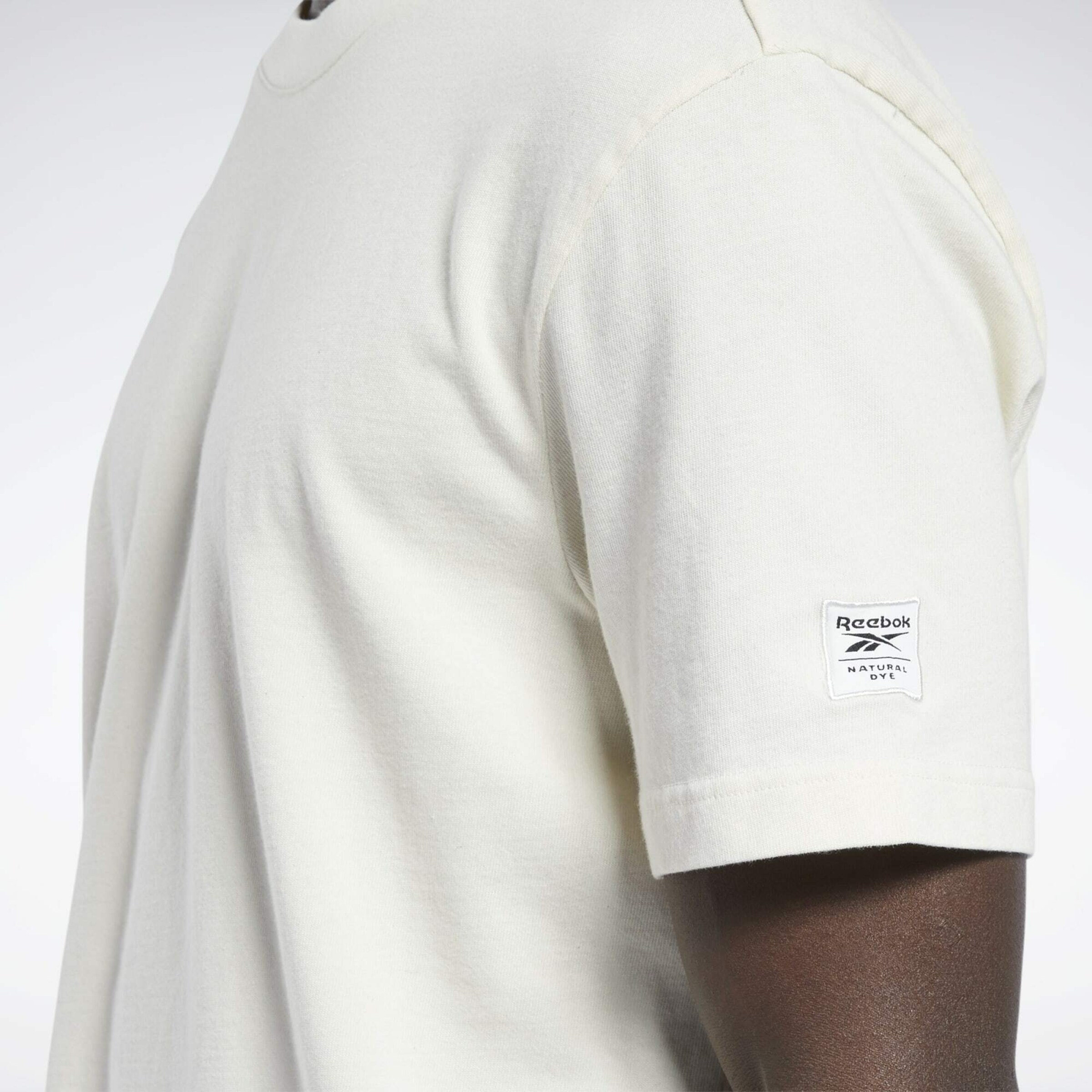 T-shirts et tops T-Shirt Reebok Classics en Blanc Naturel 