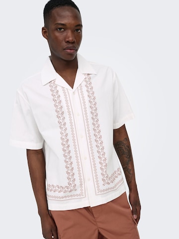 Fit confort Chemise 'ONSNero' Only & Sons en blanc
