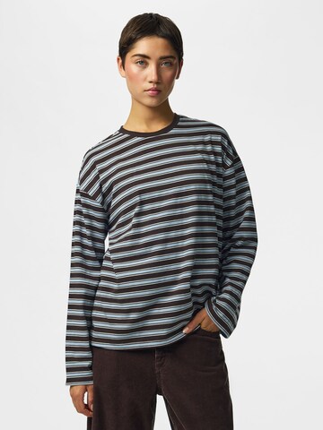 T-shirt 'PCSADIE' PIECES en marron : devant