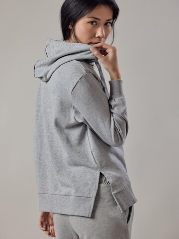 Sweat-shirt 'Felpa con Cappuccio e Spacchi Laterali' OWN Off With Nature en gris