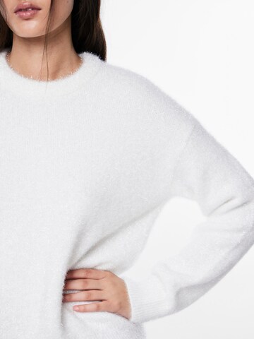 Pull-over 'SNOW' PIECES en blanc